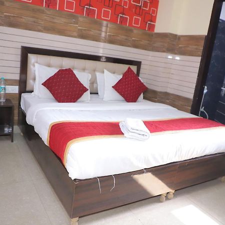 Hotel Aditya Residency Near Sector 63 Metro Station Noida Bagian luar foto