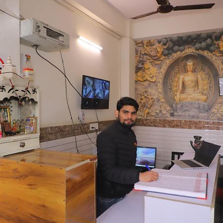 Hotel Aditya Residency Near Sector 63 Metro Station Noida Bagian luar foto