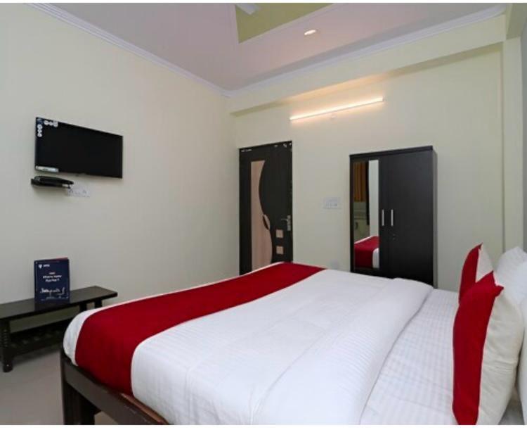 Hotel Aditya Residency Near Sector 63 Metro Station Noida Bagian luar foto