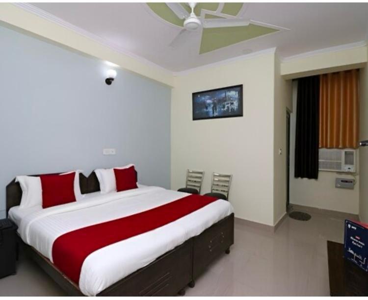 Hotel Aditya Residency Near Sector 63 Metro Station Noida Bagian luar foto
