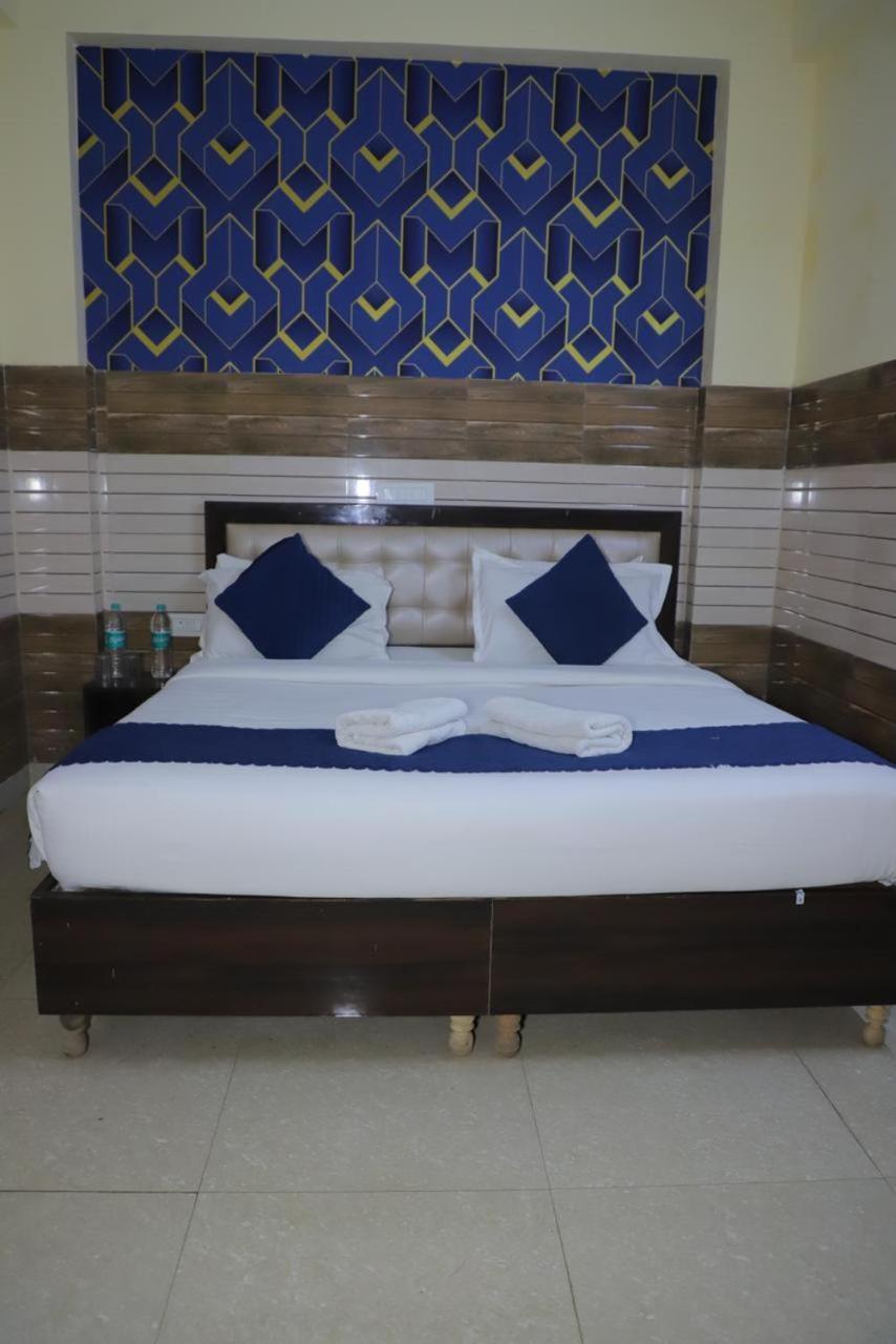 Hotel Aditya Residency Near Sector 63 Metro Station Noida Bagian luar foto