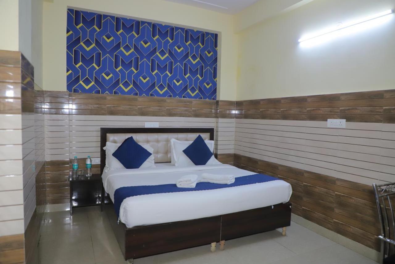 Hotel Aditya Residency Near Sector 63 Metro Station Noida Bagian luar foto
