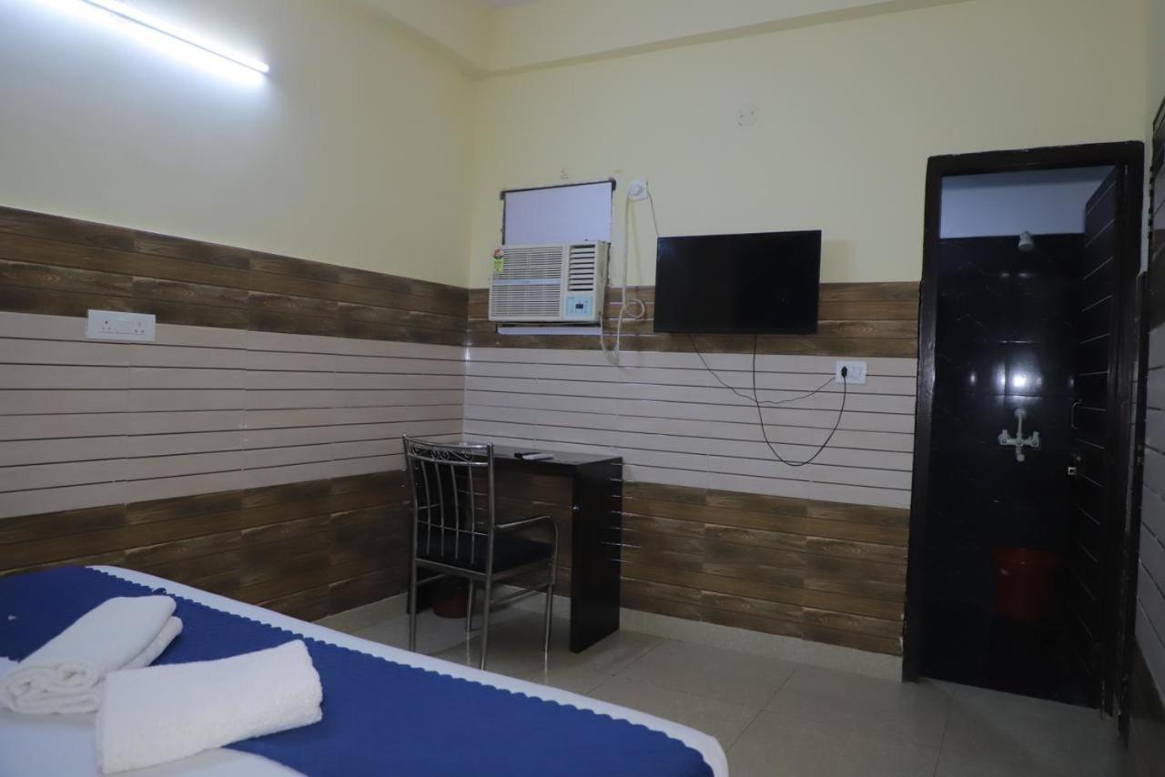 Hotel Aditya Residency Near Sector 63 Metro Station Noida Bagian luar foto