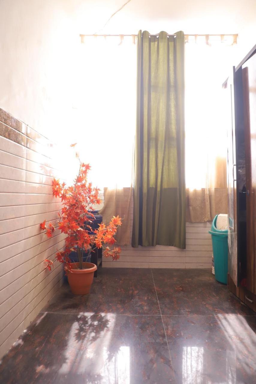 Hotel Aditya Residency Near Sector 63 Metro Station Noida Bagian luar foto