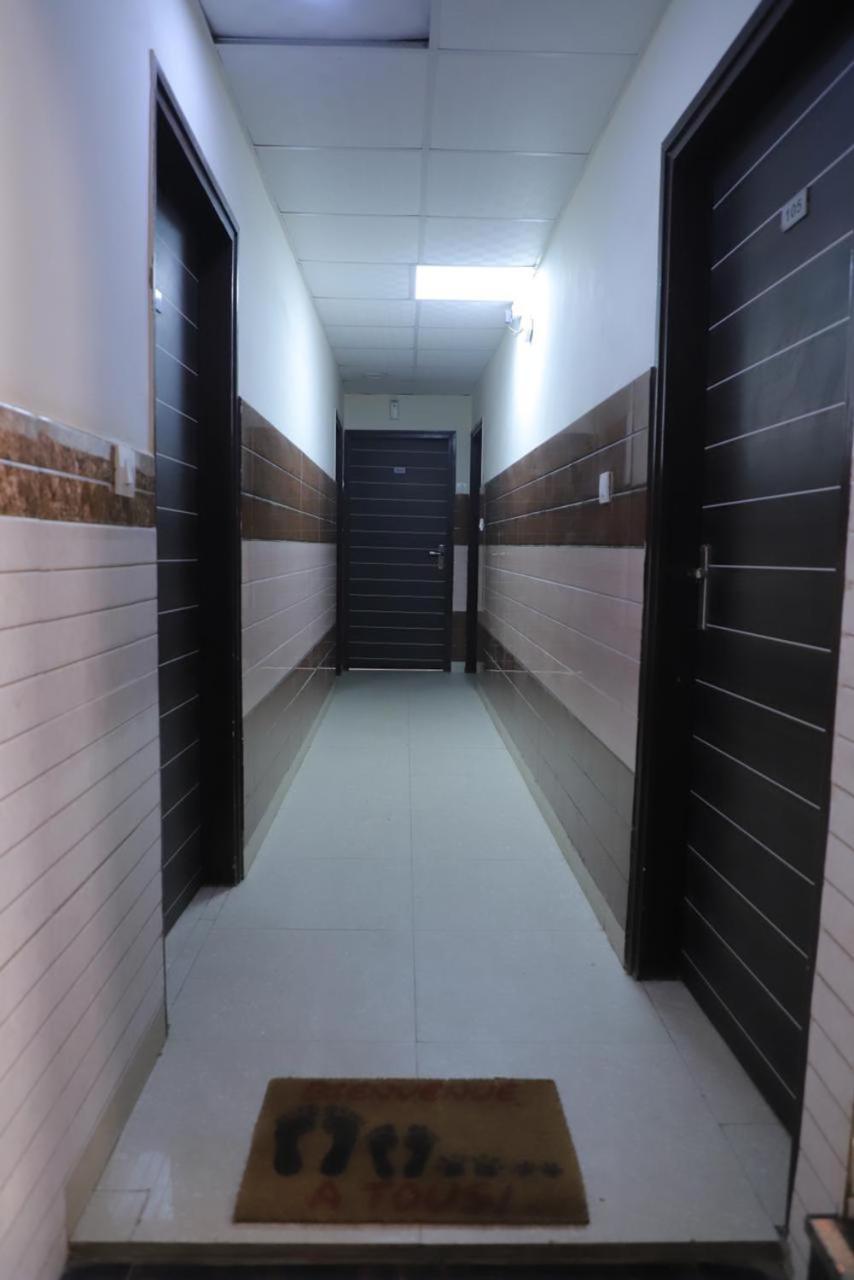 Hotel Aditya Residency Near Sector 63 Metro Station Noida Bagian luar foto